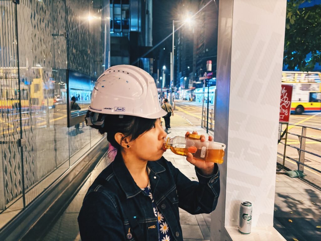 對我來說,2025 年實在不好過,幸好苦中仍有 clockenflap 音樂節這一點點甜,至少成功撫慰我這個 music nerd 的弱小心靈。(對了,這張相片就是在看完 My Bloody Valentine 表演,事後人處於半神智不清下拍攝。)